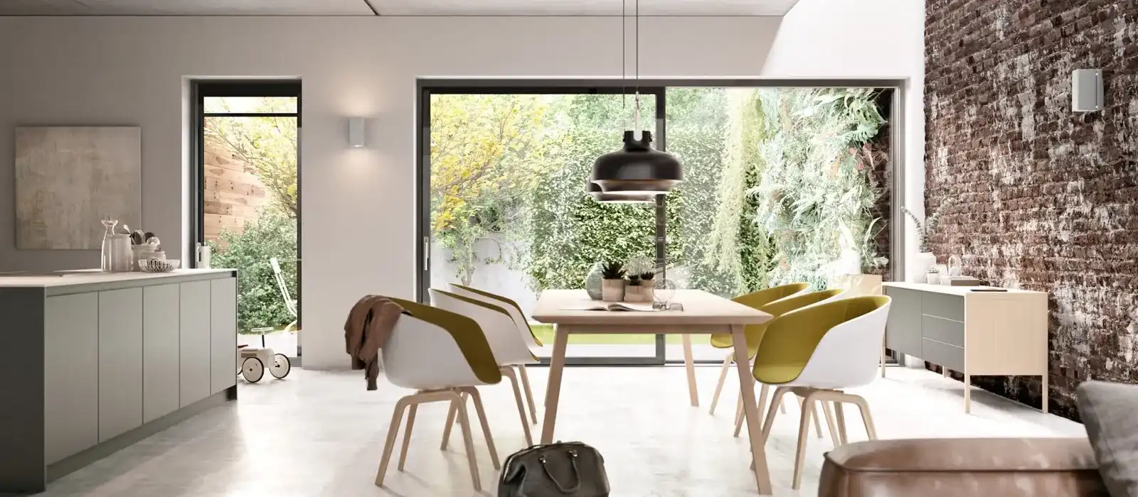 Moderne Terrasse mit großen Fensterfronten